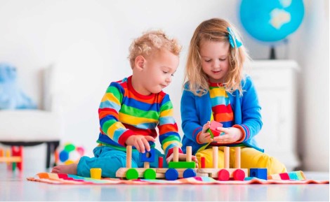 Cómo elegir el juguete perfecto según la edad y etapa de desarrollo del niño